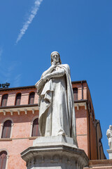 Fototapeta premium Statue de Dante, Vérone