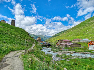 Fototapeta na wymiar Panorama wioski Uszguli w górach Kaukazu