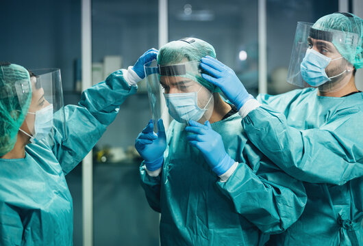Doctors wearing ppe equipment face surgical mask and visor fighting against corona virus outbreak - Health care and medical workers concept