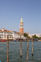 Fototapeta na wymiar Campanile de Saint Marc depuis la Basilique Santa Maria della Salute, Venise 