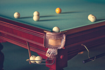 billiards table with balls of white and yellow colors