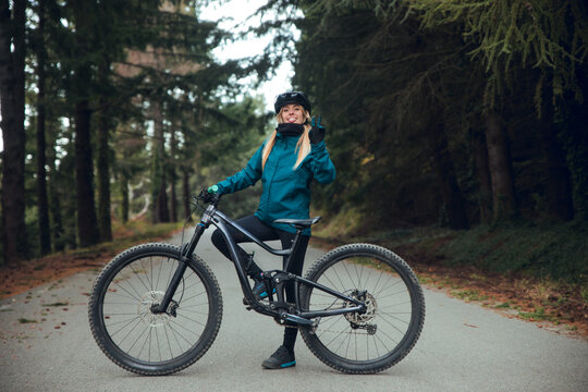Close up of Cyclist girl with mountain bike in forest