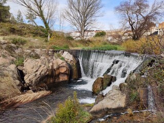 Fototapeta na wymiar waterfall on a sentrian route in Jérica, Spain