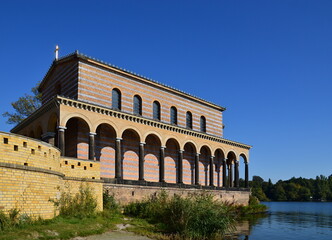 Fototapeta premium Heilandskirche am Fluss Havel, Sacrow, Potsdam, Brandenburg