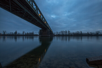 Kaiserbrücke in Mainz an einem Wintermorgen