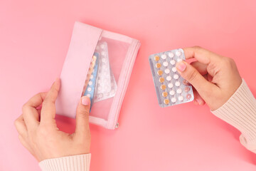 women hand golding birth control pills close up  - obrazy, fototapety, plakaty