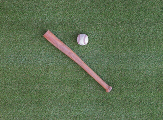 Fototapeta na wymiar baseball bat on a green lawn