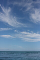 沖縄の海と雲と水平線