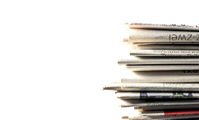 Zeitungen auf einem Stapel