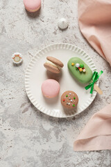 Obraz na płótnie Canvas French sweet macaroons on the ligh table