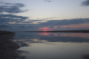 Obraz na płótnie Canvas pink sunset on the coast of the river