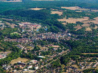 vue aérienne de la ville de Clamecy dans l'Yonne en France