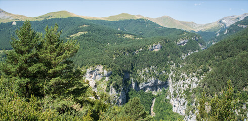 Fototapeta na wymiar Garganta de Escuaín en el Pirineo Aragonés.