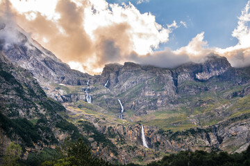 Valle de la Pineta. Pirineo Aragon&eacute;s. Paisaje de alta monta&ntilde;a