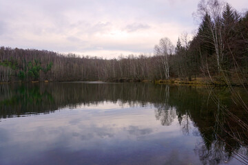 Fototapeta na wymiar Blick auf den Weinberger See bei Duingen im Dezember