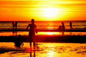 Fototapeta premium Sunset at the lake And the sky with golden clouds,silhouette of sunset at beach. 