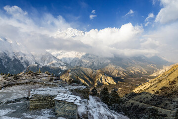 Obraz premium Annapurna III and Marsyangdi valley seen from Ngawal village in early morning, Annapurna Circuit, Nepal