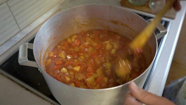 to cook lecho,Hungarian Lecs&oacute; is cooked in a pan