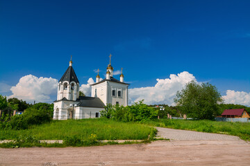 Obraz premium Orthodox church in russian village near Serpukhov in summer 