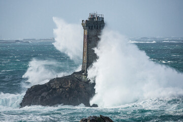 le phare et la tempête