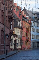 Fototapeta na wymiar Franziskanerstraße in Freiburg in der Weihnachtszeit