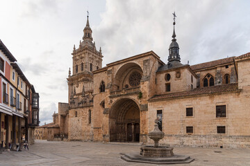 Fototapeta na wymiar Cathedral de Burgo de Osma,