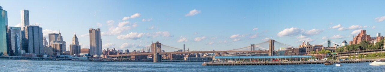 Naklejka premium Panoramic View Brooklyn Bridge and Manhattan Skyline New York City