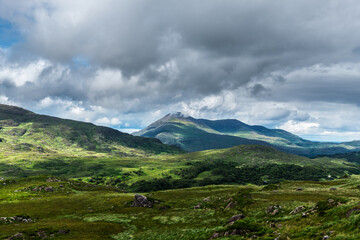 Obraz premium Clouds and green mountains, amazing nature of Ireland in Killarney National Park, near the town of Killarney, County Kerry 
