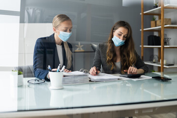 Consultant Advisor With Sneeze Guard