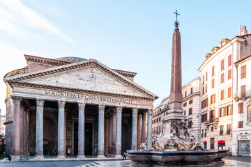 Fototapeta na wymiar Panthéon und Obelisk in Rom, Italien