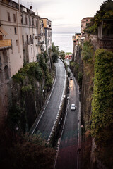Fototapeta na wymiar Straße in Sorrent im Südwesten Italiens an der Bucht von Neapel auf der Halbinsel Sorrent