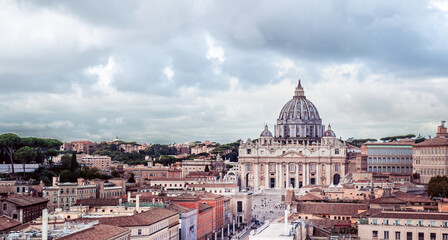 Fototapeta na wymiar Vatikanstadt mit Petersdom in Rom, Italien