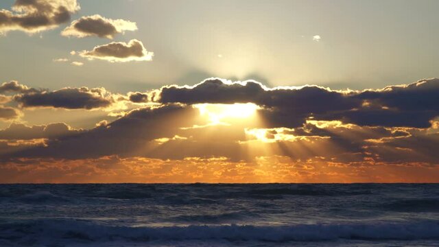 夕暮れ時の海