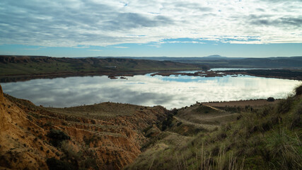 Lago en el Cañon de las Montañas