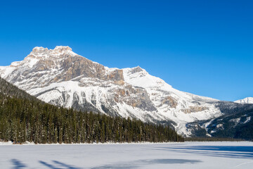 Fototapeta premium Beautiful mountain view at Emerald Lake, in Yoho National Park, Canada