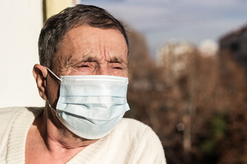 Senior man wearing medical facemask 