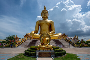 Obraz premium Big golden buddha status in Wat muang temple, Landmark of Angthong, Angthong province, Thailand 