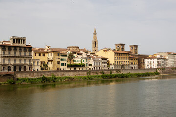 Fototapeta na wymiar Buildings along the Arno River Florence
