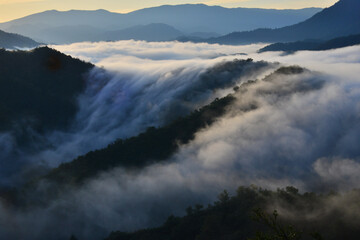 枝折峠から望む絶景、奥只見・銀山の滝雲