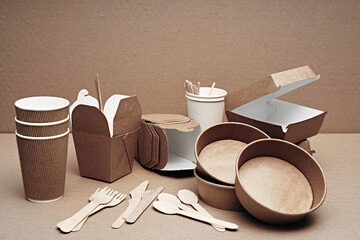 A set of paper and wood, environmentally friendly and biodegradable disposable tableware. Fast...