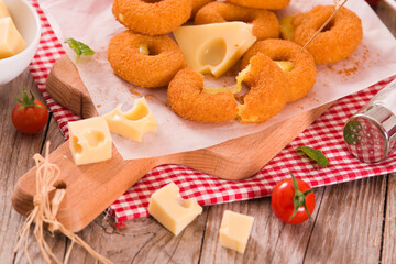 Obraz na płótnie Canvas Fried cheese ring. 