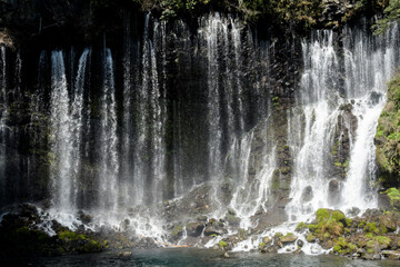 滝に見入って２