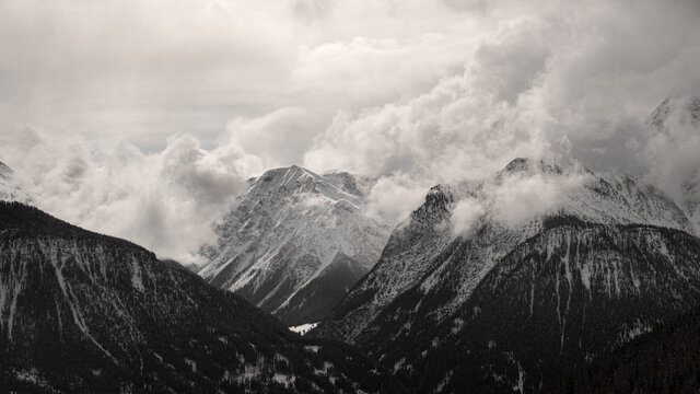 Swiss mountain panorama © Leo