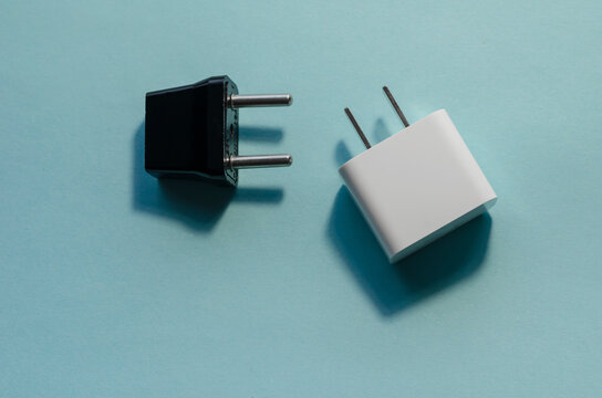 Black and white interchangeable DC and AC plugs.