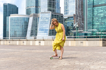 Fototapeta premium woman learning to skateboard. active lifestyle after 30 years