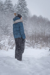 Fototapeta na wymiar girl walking in the winter forest