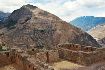 Fototapeta na wymiar Inca structures in the urban sector of Pisac