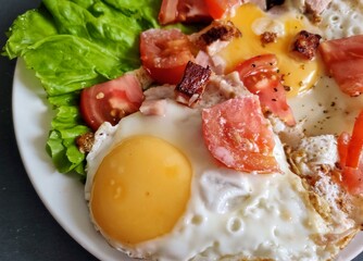 scrambled eggs with vegetables