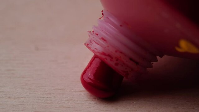Colore spremuto dal tubetto