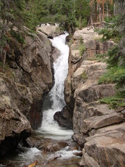 Obraz premium waterfall in a rocky outcropping